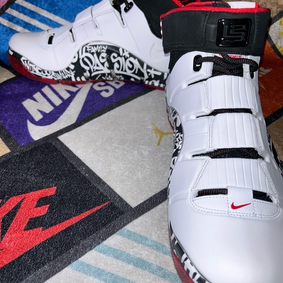 Nike Zoom LeBron 4 2023 Graffiti Size 10.5 for Men in Color White Black and Red - Picture 5 of 10